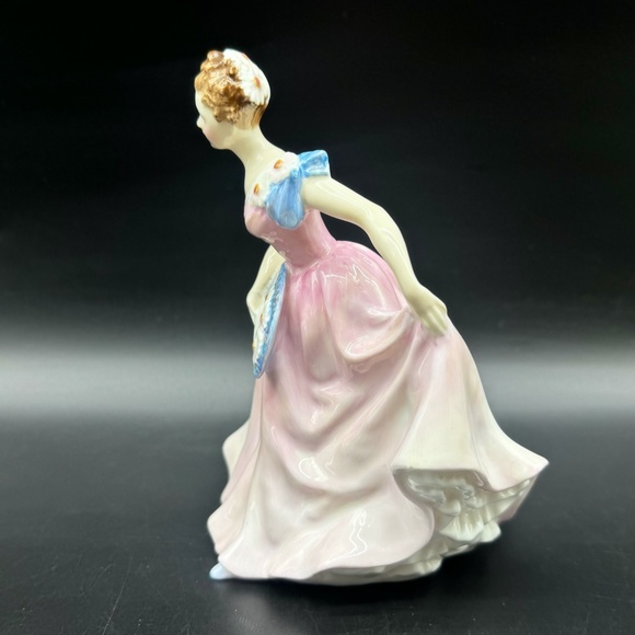 Royal Doulton 1955 Inventation HN 2170 Figurine Bone China England - Picture 2 of 6